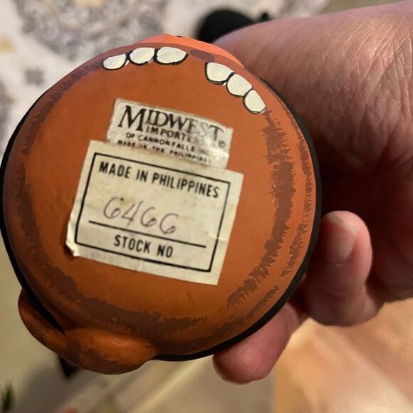 Midwest Pottery Halloween Cat made in the Philippines - Picture 8 of 8